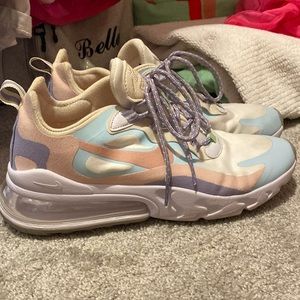 Nike Air Max 270 Reacts